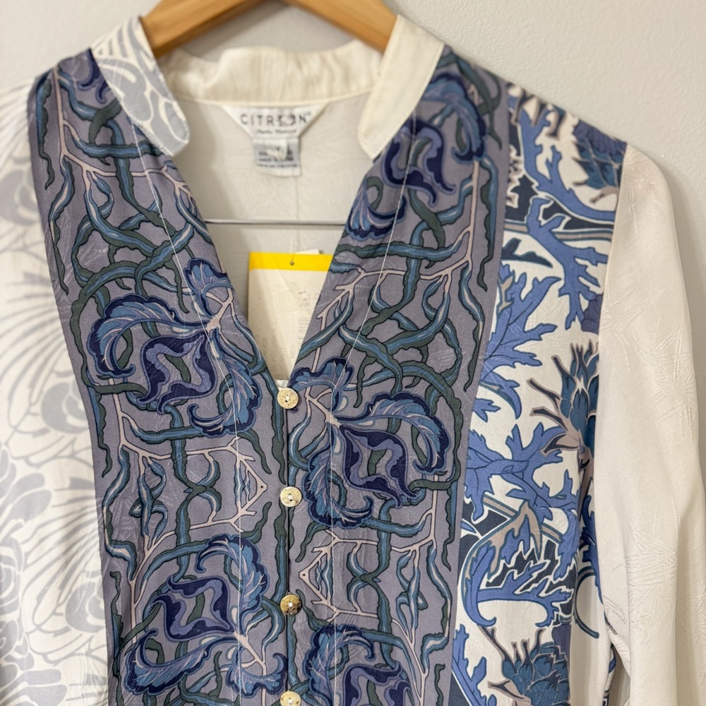 NWT Citron Santa Monica 100% Silk Button Front Blouse – Blue & Ivory – Size M - Picture 3 of 6